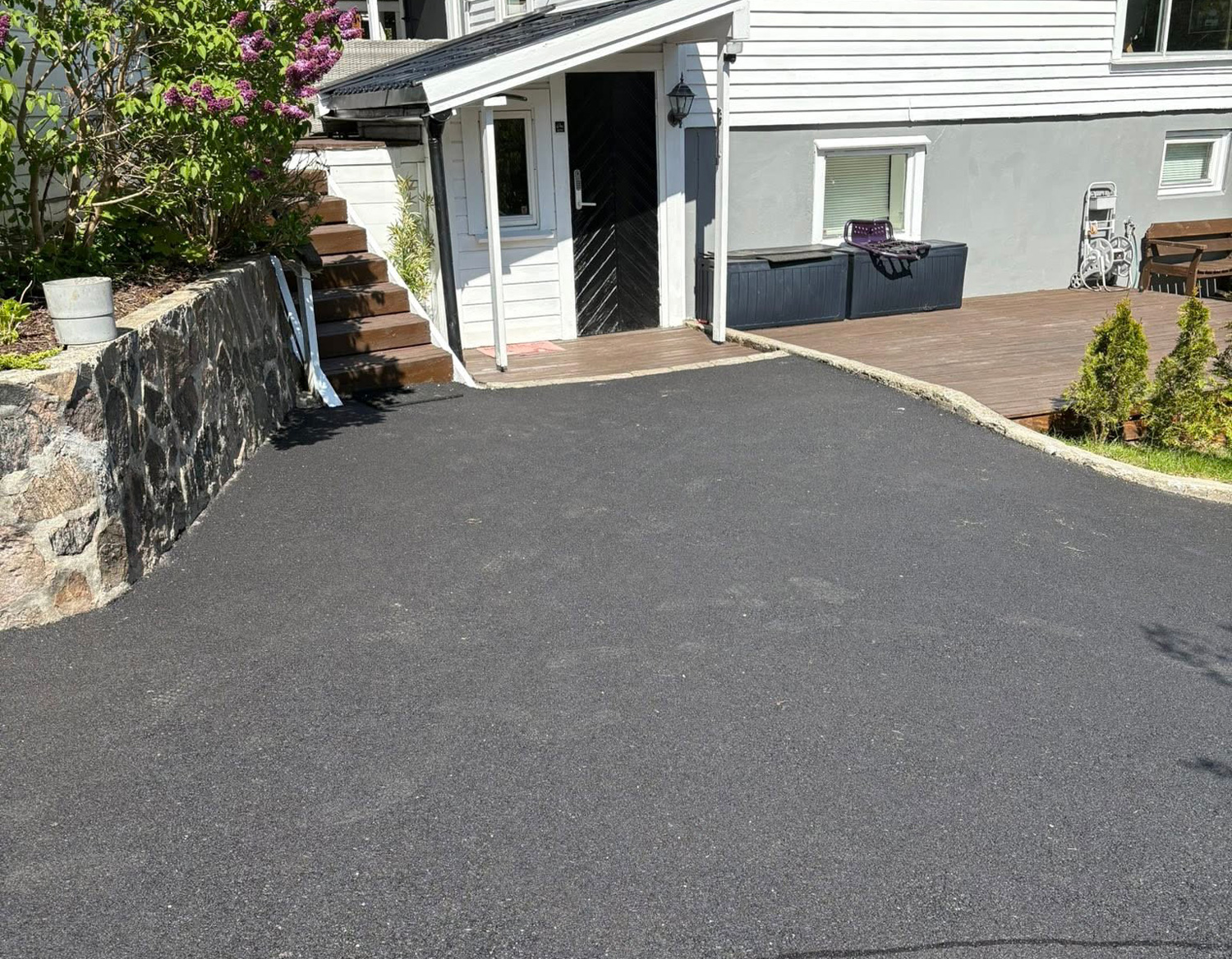 Grøft&Løft AS tilbyr tjenester innen utomhus i Kristiansand - graving drenering og uteområder